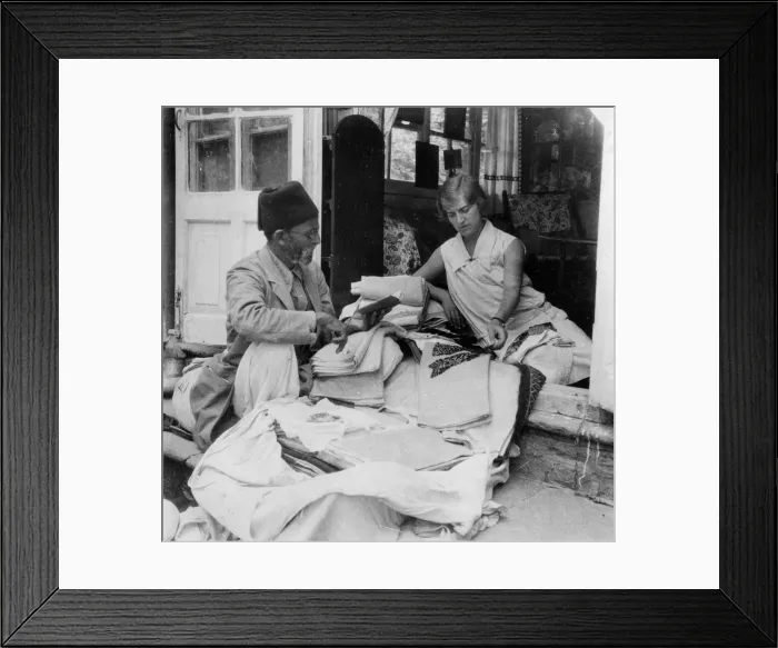Framed Print : INDIAN CLOTH MERCHANT Framed Print : INDIAN CLOTH MERCHANT