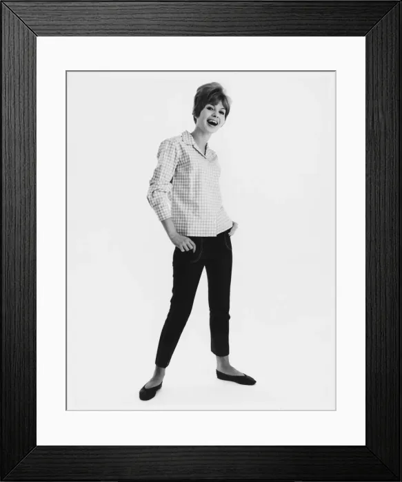 Framed Print : FEMALE MODEL Framed Print : FEMALE MODEL