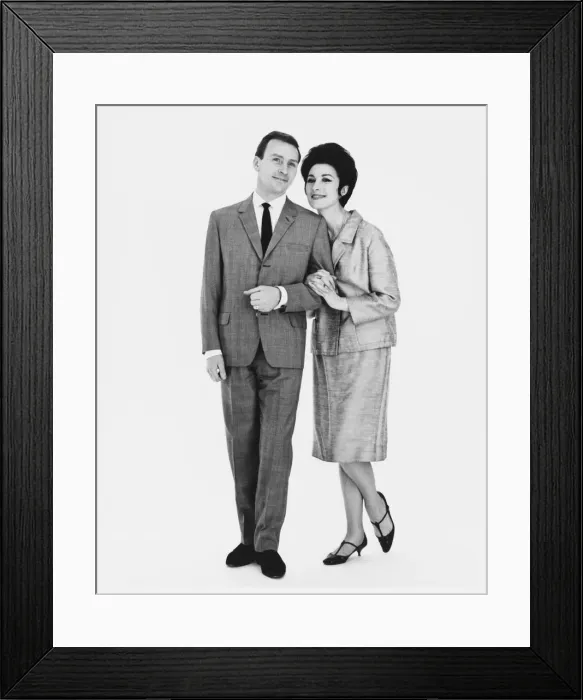 Framed Print : MODEL COUPLE Framed Print : MODEL COUPLE