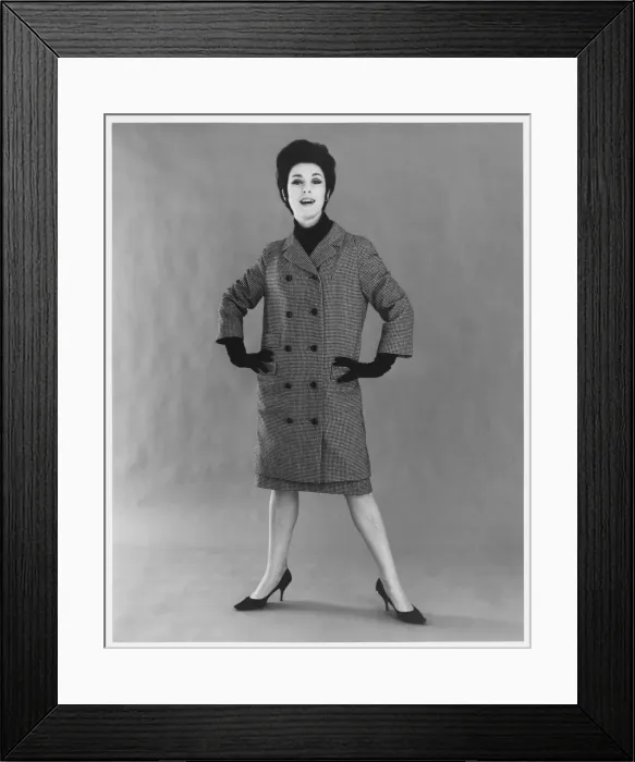 Framed Print : FEMALE MODEL Framed Print : FEMALE MODEL