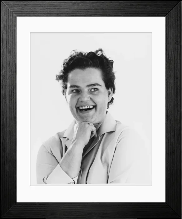 Framed Print : FEMALE MODEL Framed Print : FEMALE MODEL
