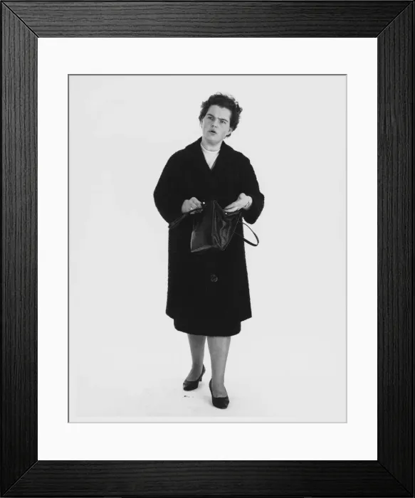 Framed Print : FEMALE MODEL Framed Print : FEMALE MODEL