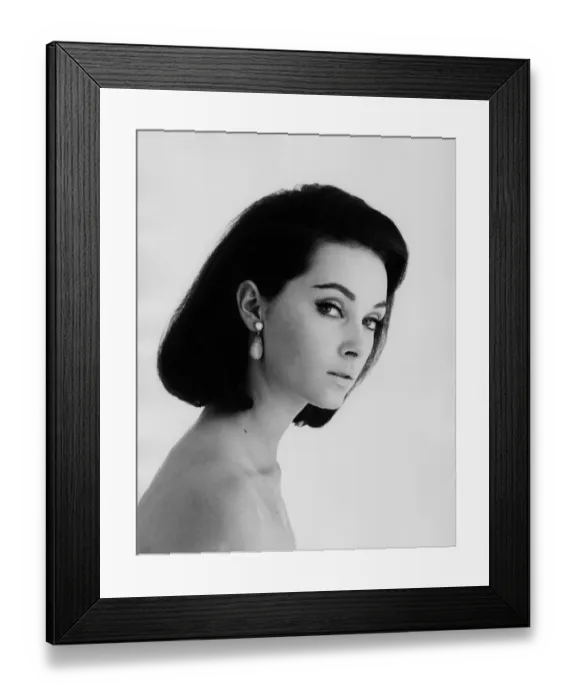 Framed Print : SLY EXPRESSION Framed Print : SLY EXPRESSION