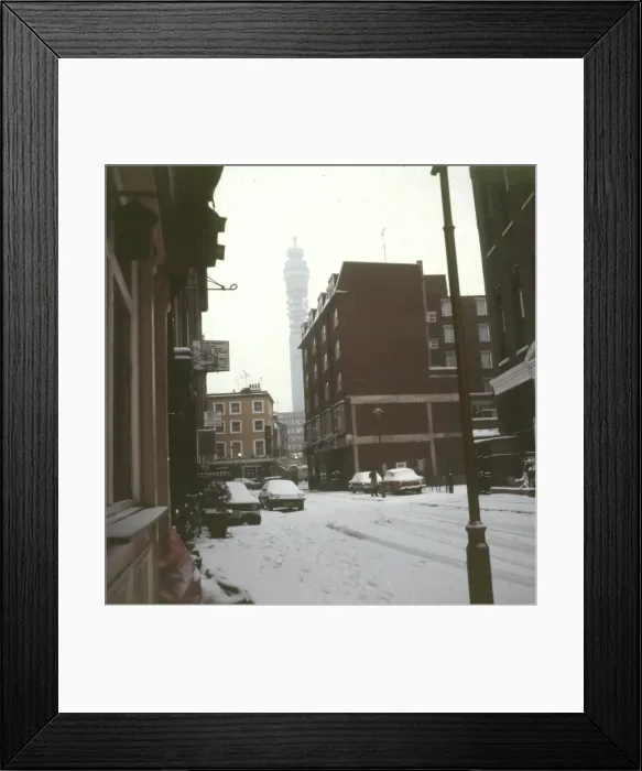 Framed Print : SNOWY LONDON 1979 Framed Print : SNOWY LONDON 1979