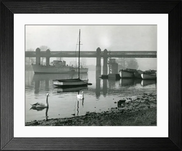 Framed Print : STRAND-ON-THE-GREEN Framed Print : STRAND-ON-THE-GREEN