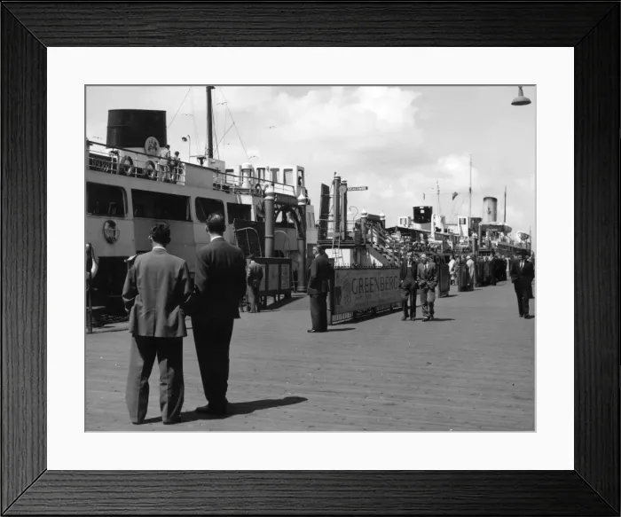 Framed Print : LIVERPOOL FERRIES Framed Print : LIVERPOOL FERRIES