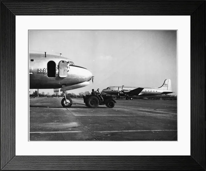 Framed Print : LONDON AIRPORT 1950S Framed Print : LONDON AIRPORT 1950S