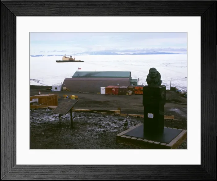 Framed Print : MCMURDO STATION / ANTARCT Framed Print : MCMURDO STATION / ANTARCT
