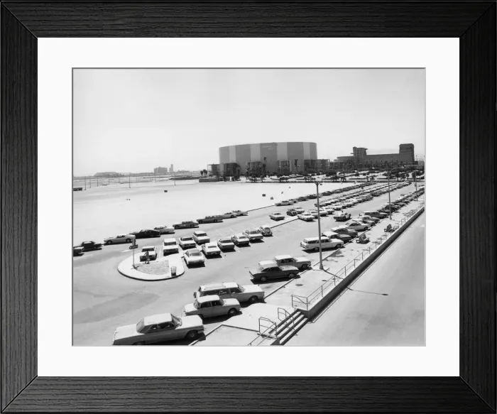 Framed Print : LONGBEACH CENTER Framed Print : LONGBEACH CENTER