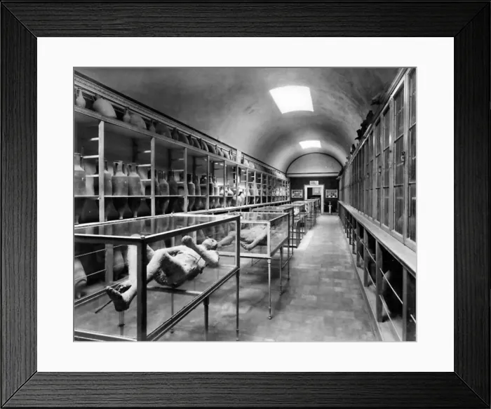 : Room in Archaeological Museum, Naples, Italy : Room in Archaeological Museum, Naples, Italy