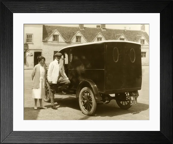 Framed Print : Bakers Delivery Van 1, Malmesbury, Wilts (No livery) Framed Print : Bakers Delivery Van 1, Malmesbury, Wilts (No livery)