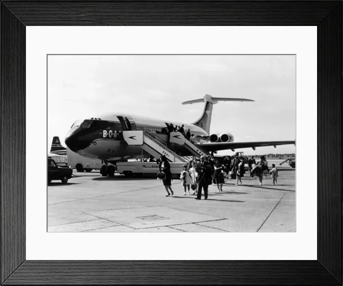 Framed Print : Vickers 1106 VC-10 (forward view)-BOAC disembarking passengers Framed Print : Vickers 1106 VC-10 (forward view)-BOAC disembarking passengers