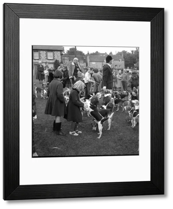 : Fox Meet, East Dean, East Sussex : Fox Meet, East Dean, East Sussex