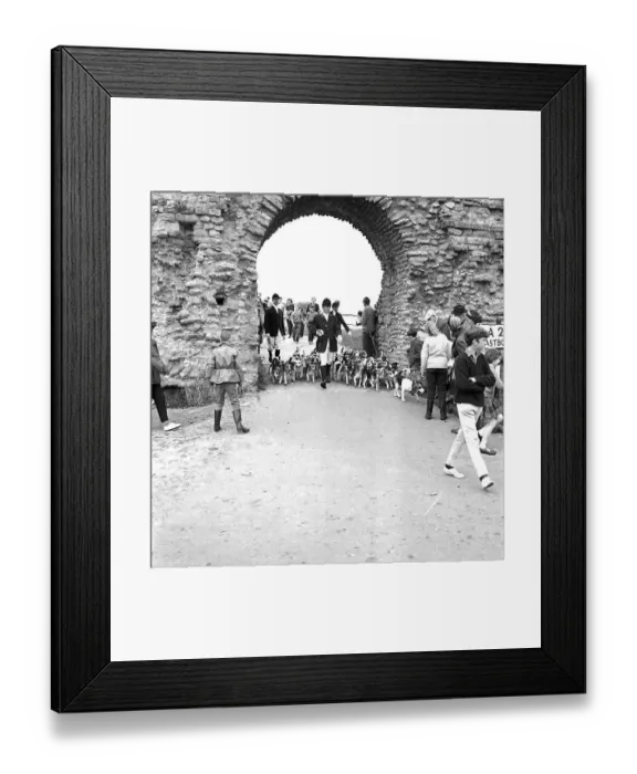 : Huntsmen with beagles, Pevensey Castle, East Sussex : Huntsmen with beagles, Pevensey Castle, East Sussex