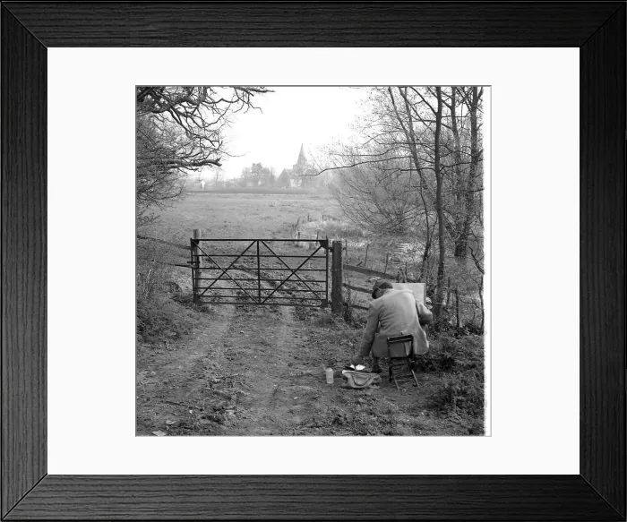 : Artist at work near Alfriston, East Sussex : Artist at work near Alfriston, East Sussex