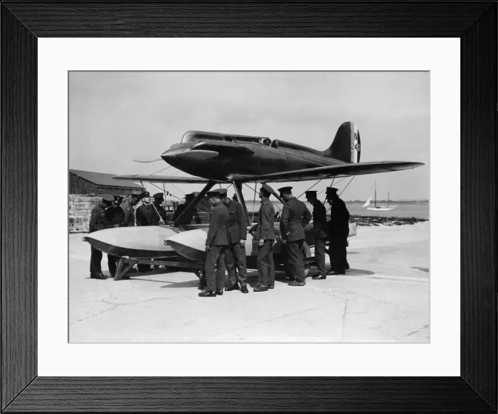 Framed Print : The Schneider Trophy 1929 - Calshot Spit, England Framed Print : The Schneider Trophy 1929 - Calshot Spit, England