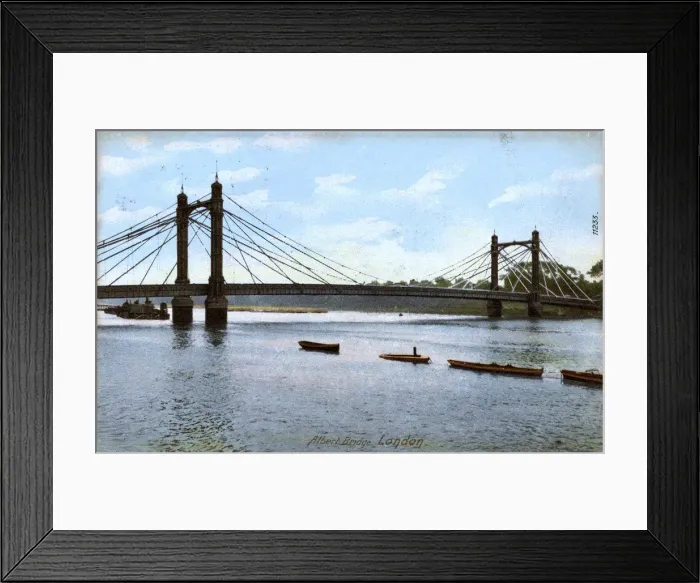 Framed Print : Albert Bridge over the River Thames, West London Framed Print : Albert Bridge over the River Thames, West London