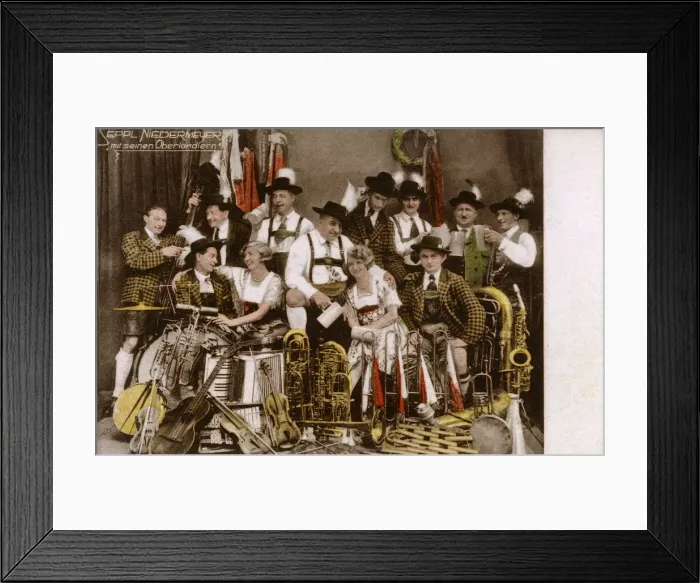 Framed Print : Women smoking a Chibouk Pipe - Southern Algeria Framed Print : Women smoking a Chibouk Pipe - Southern Algeria