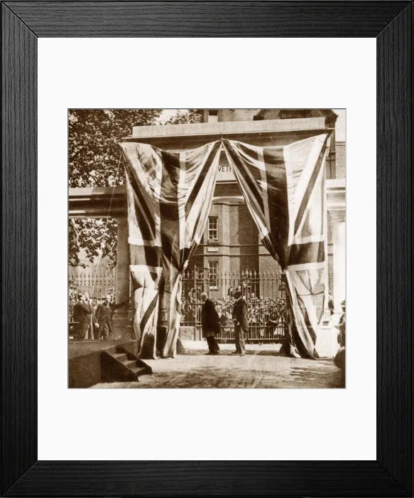 Framed Print : Albert, Duke of York - Guys Hospital - War Memorial Arch Framed Print : Albert, Duke of York - Guys Hospital - War Memorial Arch