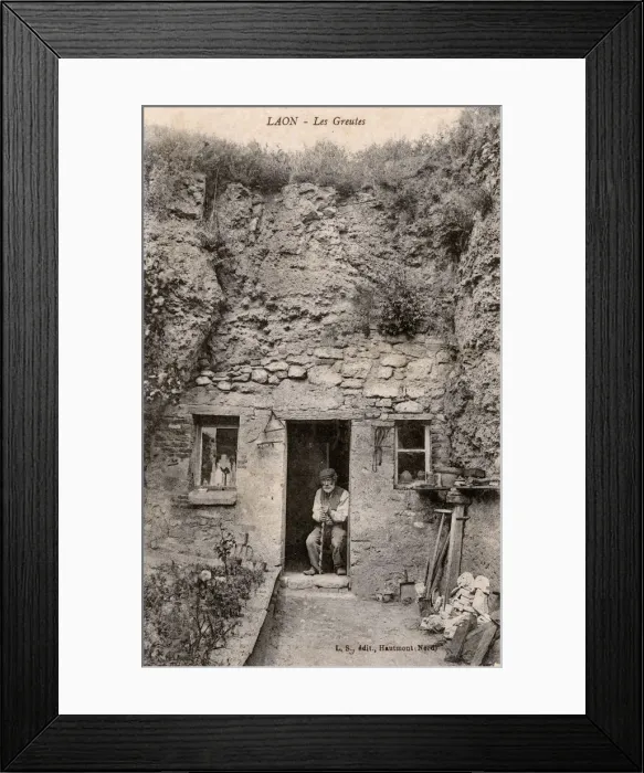 Framed Print : A Cave house / dwelling at Laon, France Framed Print : A Cave house / dwelling at Laon, France