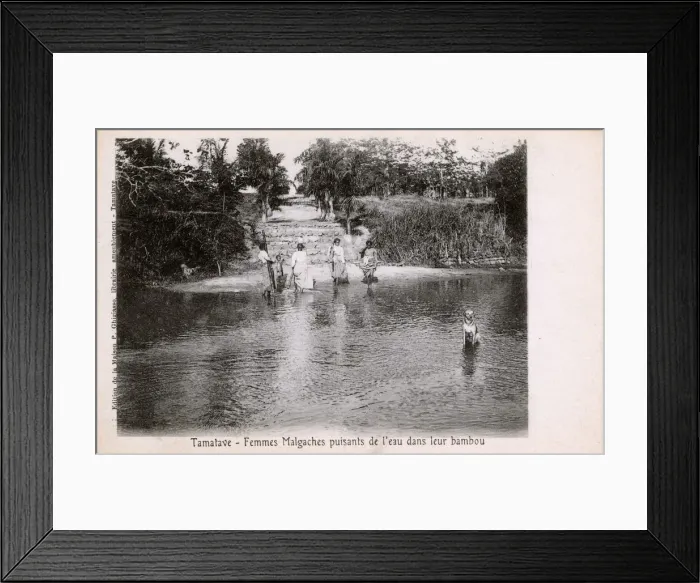 Framed Print : Madagascar - Tuamasina (Tamatave) - Collecting water Framed Print : Madagascar - Tuamasina (Tamatave) - Collecting water
