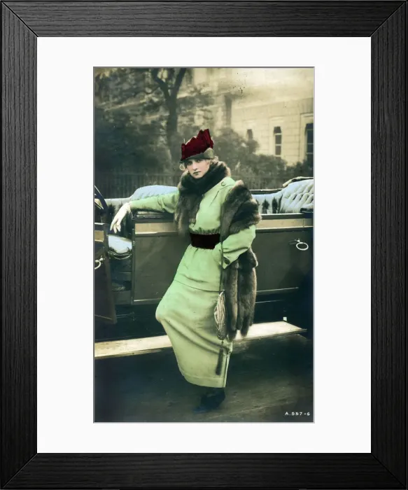 Framed Print : Gladys Cooper (1888-1971) - English stage, film and television actress - leaning against Framed Print : Gladys Cooper (1888-1971) - English stage, film and television actress - leaning against