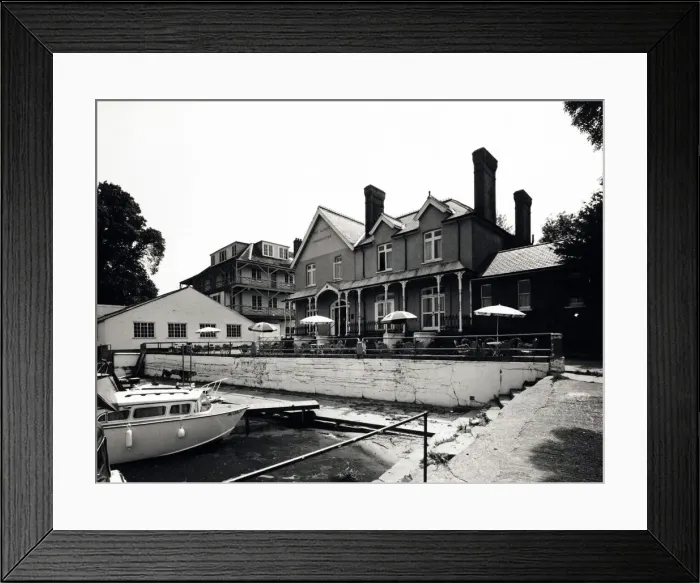 Framed Print : Photograph of Albany PH, Thames Ditton, Surrey Framed Print : Photograph of Albany PH, Thames Ditton, Surrey