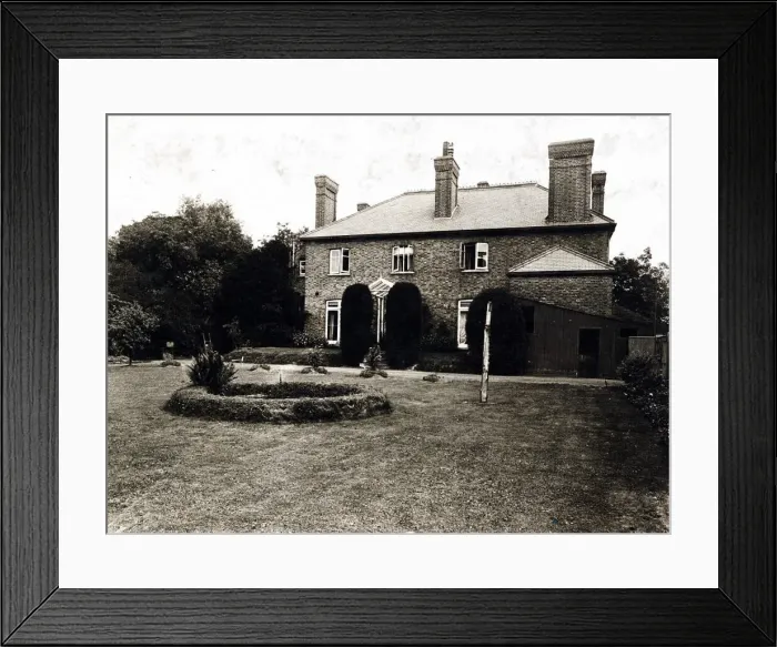 Framed Print : Photograph of Albany PH, Thames Ditton, Surrey Framed Print : Photograph of Albany PH, Thames Ditton, Surrey