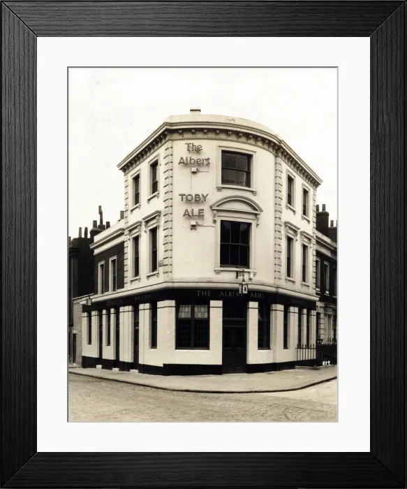 Framed Print : Photograph of Albert Arms, Walworth, London Framed Print : Photograph of Albert Arms, Walworth, London