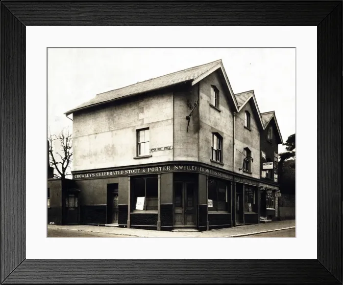 Framed Print : Photograph of Albion PH, Reigate, Surrey Framed Print : Photograph of Albion PH, Reigate, Surrey