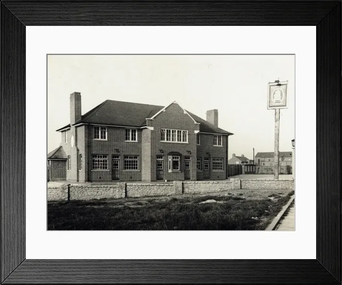 Framed Print : Photograph of Alfreds Head PH, Hainault, Greater London Framed Print : Photograph of Alfreds Head PH, Hainault, Greater London