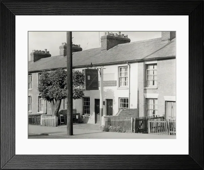 Framed Print : Photograph of Ancient Druids PH, Tonbridge, Kent Framed Print : Photograph of Ancient Druids PH, Tonbridge, Kent