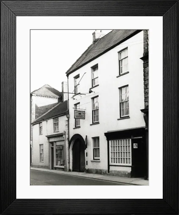 Framed Print : Photograph of Angel Inn, Langport, Somerset Framed Print : Photograph of Angel Inn, Langport, Somerset