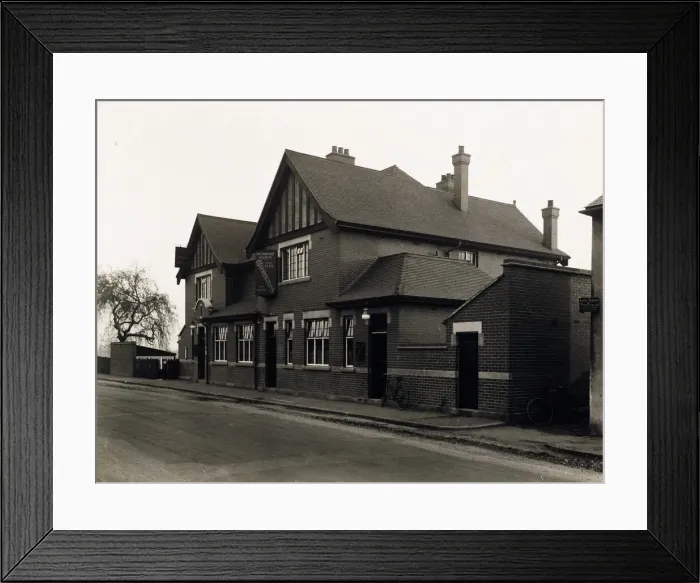 Framed Print : Photograph of Anglers Retreat PH, Dagenham Dock, Essex Framed Print : Photograph of Anglers Retreat PH, Dagenham Dock, Essex