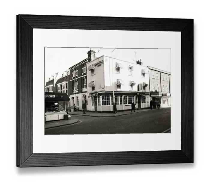 Framed Print : Photograph of Apple Market Inn, Kingston, Surrey Framed Print : Photograph of Apple Market Inn, Kingston, Surrey
