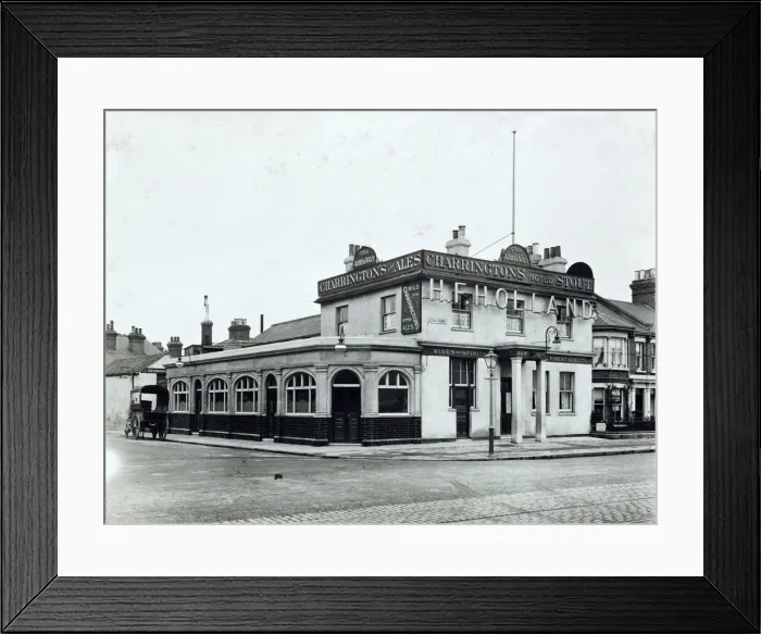Framed Print : Photograph of Army & Navy Hotel, Southend, Essex Framed Print : Photograph of Army & Navy Hotel, Southend, Essex
