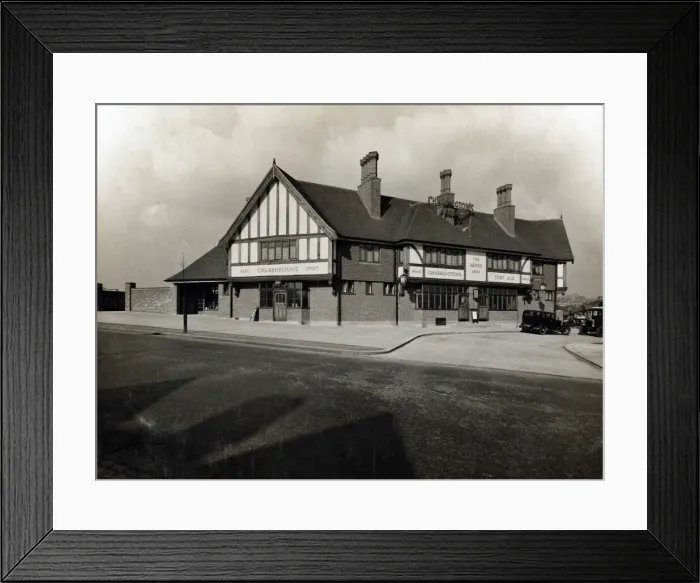 Framed Print : Photograph of Arnos Arms, Southgate, London Framed Print : Photograph of Arnos Arms, Southgate, London