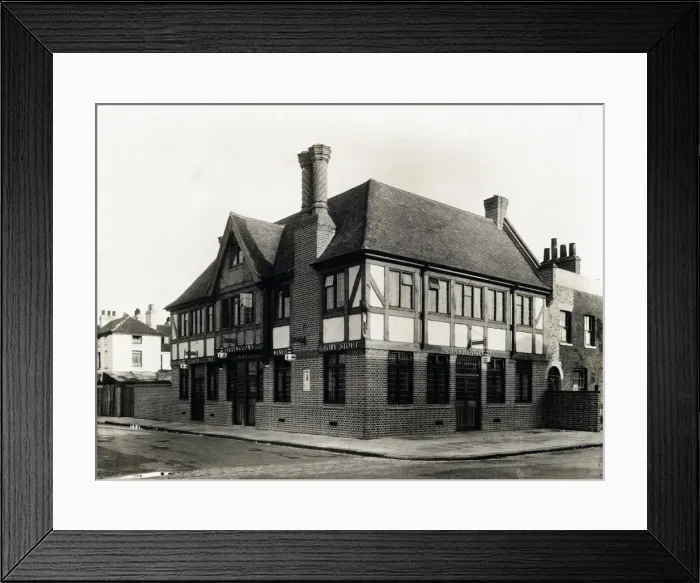 Framed Print : Photograph of Arrows PH, New Cross, London Framed Print : Photograph of Arrows PH, New Cross, London