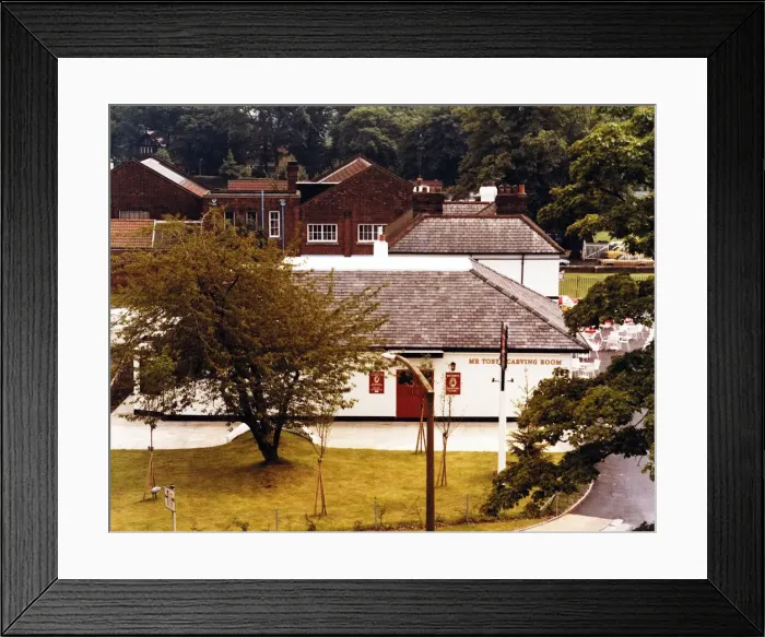 Framed Print : Photograph of Artichoke PH, Brentwood, Essex Framed Print : Photograph of Artichoke PH, Brentwood, Essex