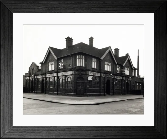 Framed Print : Photograph of Avenue Hotel, Manor Park, London Framed Print : Photograph of Avenue Hotel, Manor Park, London