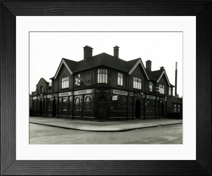 Framed Print : Photograph of Avenue Hotel, Manor Park, London Framed Print : Photograph of Avenue Hotel, Manor Park, London
