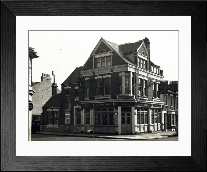 Framed Print : Photograph of Bakers Arms, West Ham, London Framed Print : Photograph of Bakers Arms, West Ham, London