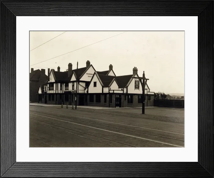 Framed Print : Photograph of Baldfaced Stag PH, Edgware, London Framed Print : Photograph of Baldfaced Stag PH, Edgware, London