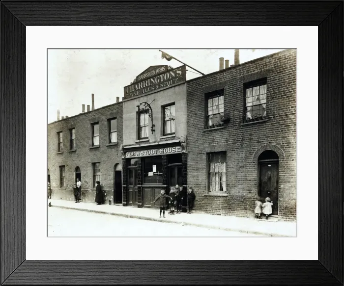 Framed Print : Photograph of Barnsbury Arms, Barnsbury, London Framed Print : Photograph of Barnsbury Arms, Barnsbury, London