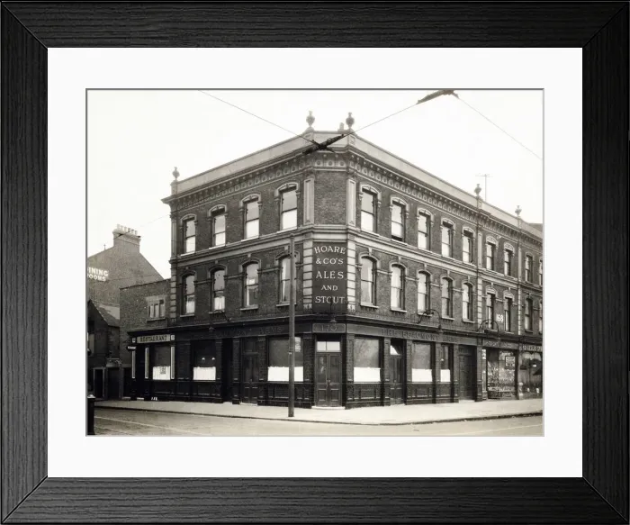 Framed Print : Photograph of Beaumont Arms, Shepherds Bush, London Framed Print : Photograph of Beaumont Arms, Shepherds Bush, London