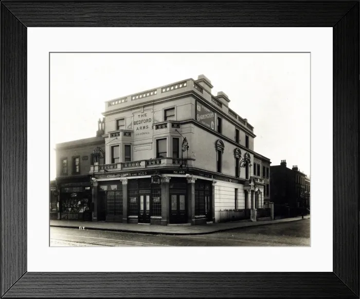 Framed Print : Photograph of Bedford Tavern, Islington, London Framed Print : Photograph of Bedford Tavern, Islington, London