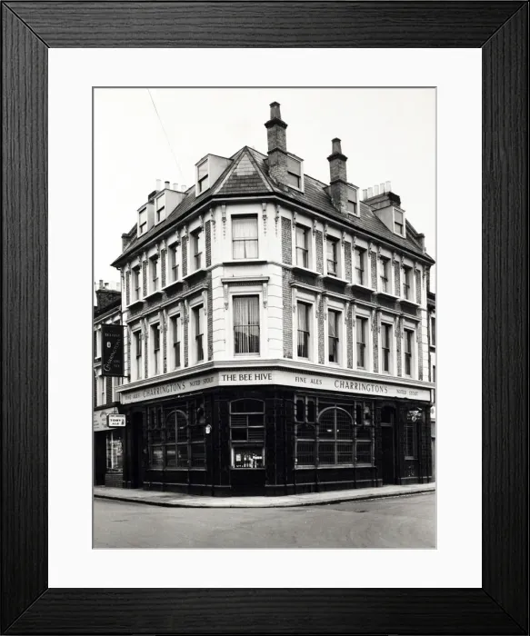 Framed Print : Photograph of Beehive PH, Notting Hill, London Framed Print : Photograph of Beehive PH, Notting Hill, London