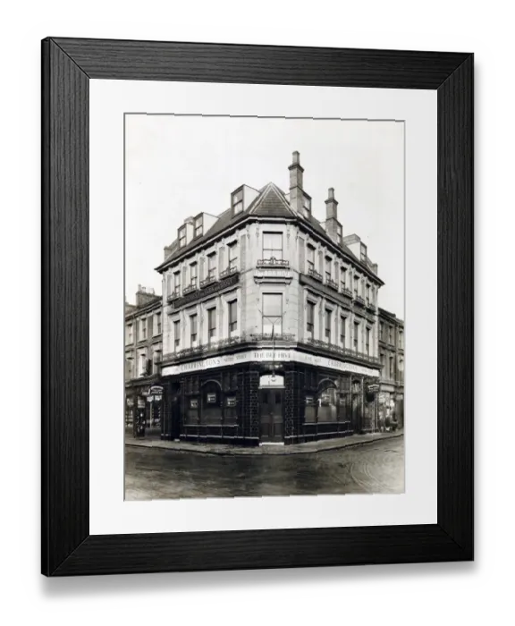 Framed Print : Photograph of Beehive PH, Notting Hill, London Framed Print : Photograph of Beehive PH, Notting Hill, London