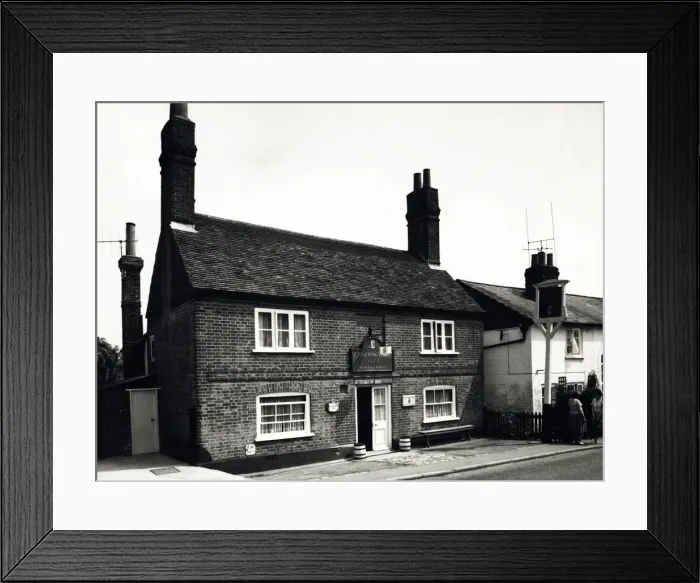 Framed Print : Photograph of Beehive PH, Riverhead, Kent Framed Print : Photograph of Beehive PH, Riverhead, Kent