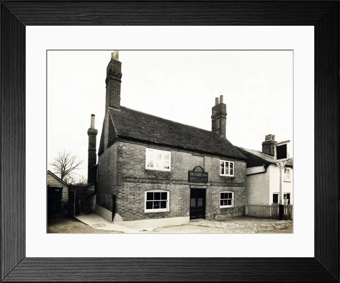 Framed Print : Photograph of Beehive PH, Riverhead, Kent Framed Print : Photograph of Beehive PH, Riverhead, Kent